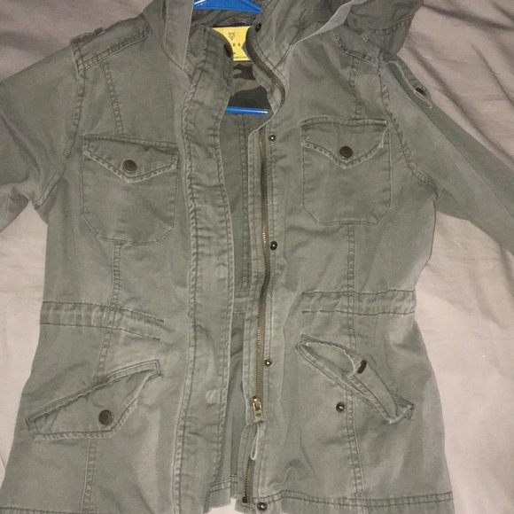 Olive green jacket - Picture 1 of 4